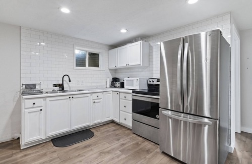 Bonneville Apartamento | Bright & Spacious 3-bedroom Apartment in Orem with WiFi, AC, In-Unit Laundry