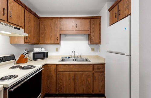 Bellevue Apartamento | Bright + Spacious Apartment with King Bed and Workspace