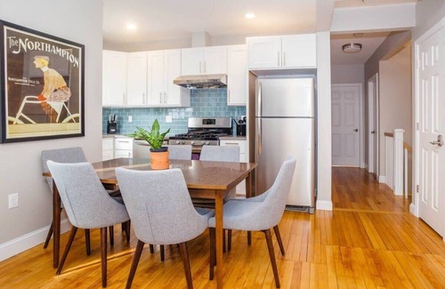 Dorchester Casa | Bright & Spacious Boston Home | near T