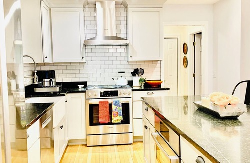Grantham Casa | Bright & Spacious Eastman Cape-6 min. walk to Eastman Golf Links & Forbes Tavern