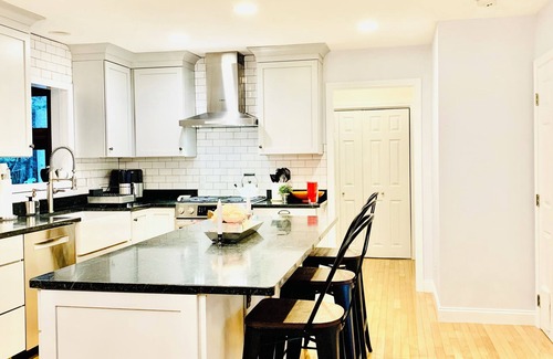 Grantham Casa | Bright & Spacious Eastman Cape-6 min. walk to Eastman Golf Links & Forbes Tavern