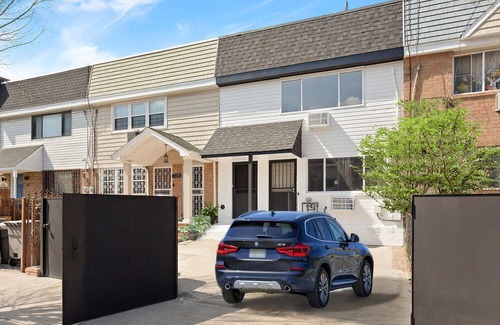 East Williamsburg Casa | Bright & Spacious Garden Apartment with workspace in Vibrant Bushwick + Parking!