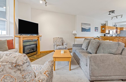 Silver Star Mountain Hotel | Bright & Spacious Townhouse w/ Fireplace - Sleeps 13