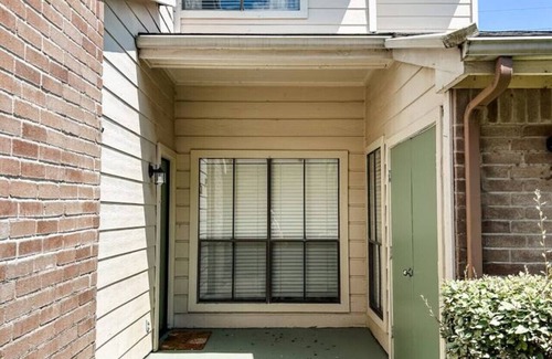 Barker Apartamento | Bright & Spacious Townhome - Near Parks & Dining