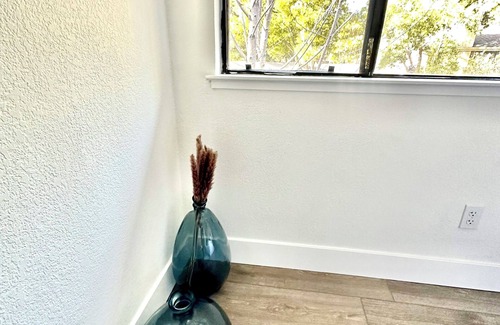Edenvale Condominio | Bright Spacious Tree Lined Condo