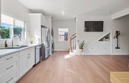 Mira Mesa Casa | Bright & Spacious Upstairs Room in Peaceful Home