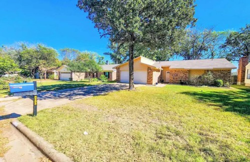 Bryan Casa | Bright & Spacious with a Huge Private Back Yard