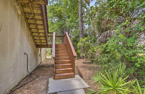 Steinhatchee Cabaña | Bright Steinhatchee Home: Proximity to Ocean!
