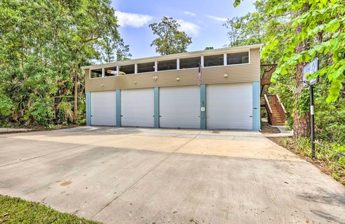 Steinhatchee Cabaña | Bright Steinhatchee Home: Proximity to Ocean!