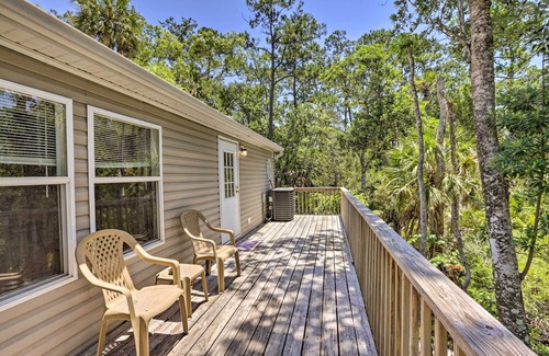 Steinhatchee Cabaña | Bright Steinhatchee Home: Proximity to Ocean!
