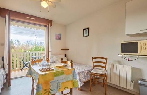 Barbotan-les-Thermes Apartamento | Estudio luminoso con balcón y Wi-Fi en Barbotan