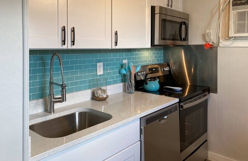 Kiska Beach Apartamento | Bright Studio with High-Speed WiFi, Full Kitchen, Firepit, and Partial AC