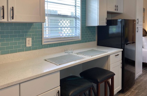 Kiska Beach Apartamento | Bright Studio with High-Speed WiFi, Full Kitchen, Firepit, and Partial AC