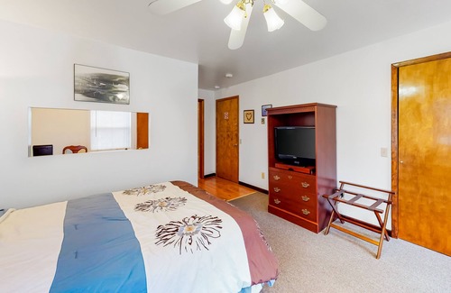 Hammondsport Apartamento | Bright Studio w/ Free WiFi - Walkable Locale Near Pulteney Square & Keuka Lake