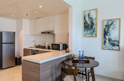 Al Raha Beach Apartamento | Bright Studio with Balcony, Pool & Gym – Near Yas Attractions