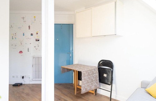 Quartier de la Plaine-de-Monceaux Apartamento | Bright studio with beautiful view in Paris