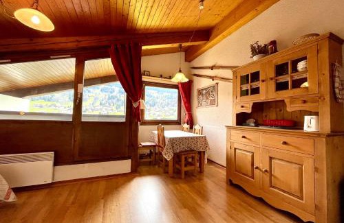 Demi-Quartier Apartamento | Bright studio with view on the green needle