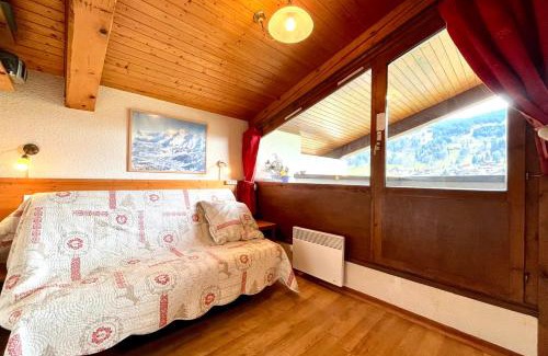 Demi-Quartier Apartamento | Bright studio with view on the green needle
