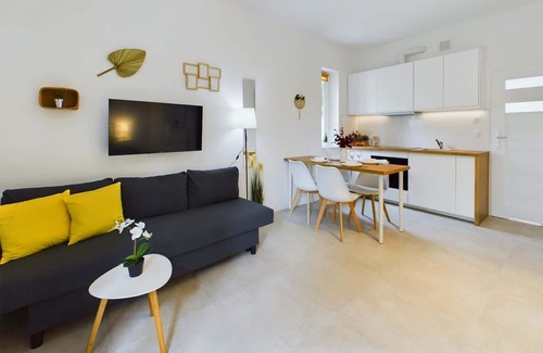 Wlochy Apartamento | Bright Studios | Garden | Near Airport | Warsaw
