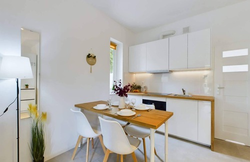 Wlochy Apartamento | Bright Studios | Garden | Near Airport | Warsaw