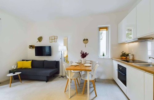 Wlochy Apartamento | Bright Studios | Garden | Near Airport | Warsaw