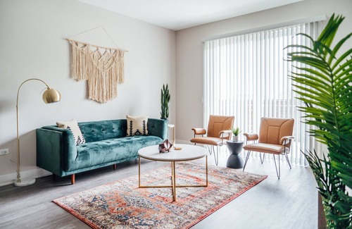 Forestview Apartamento | Bright Stylish 2BR Apt in Oak Brook
