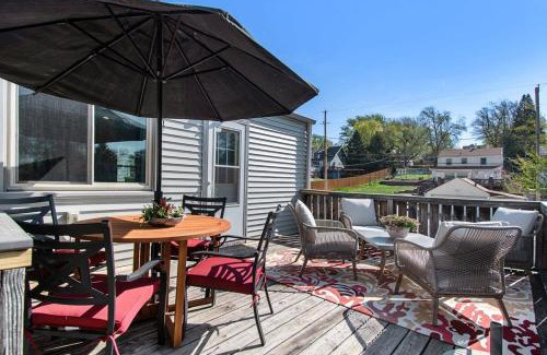 Aksarben - Elmwood Park Casa | Bright & Stylish 4BR Spot - Close to Downtown Fun