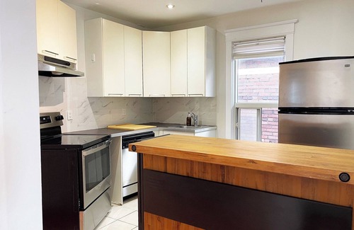 High Park North Apartamento | Bright + Stylish Apartment in High Park/Junction