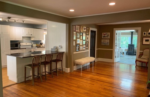 North Stamford Casa | Brillante, elegante, elegante, 4BR, 4BA, hogar, 1 hora a Nueva York, cerca de las tiendas de Greenwich, CT