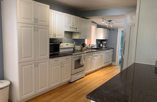North Stamford Casa | Brillante, elegante, elegante, 4BR, 4BA, hogar, 1 hora a Nueva York, cerca de las tiendas de Greenwich, CT