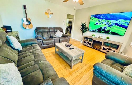 Haledon Casa | Bright, Stylish & Cozy 2Bed Unit w/Backyard & Grill Close to NYC!