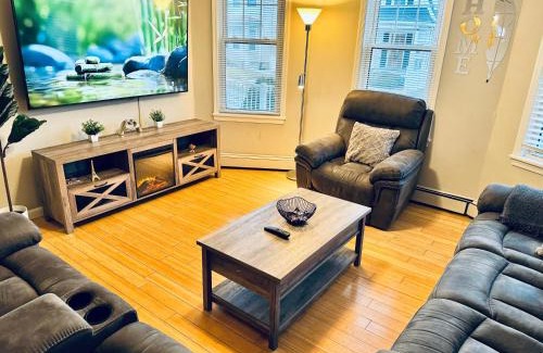 Haledon Casa | Bright, Stylish & Cozy 2Bed Unit w/Backyard & Grill Close to NYC!