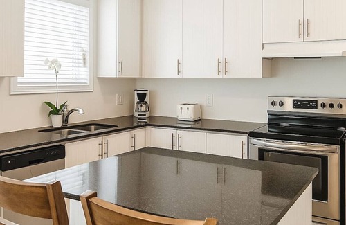 Thorold Casa | Bright & Stylish Family Home | Near Niagara Falls
