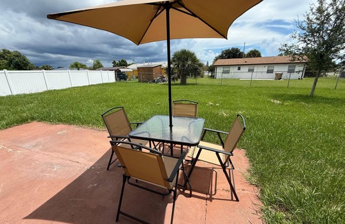 Buena Ventura Lakes Casa | Bright Stylish Retreat Close to Disney Parks & Univesal