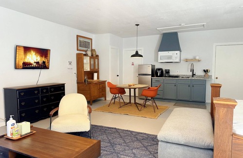 Central Oklahoma City Apartamento | Bright Trendy Studio 9min to Asia District