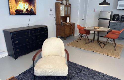Central Oklahoma City Apartamento | Bright Trendy Studio 9min to Asia District