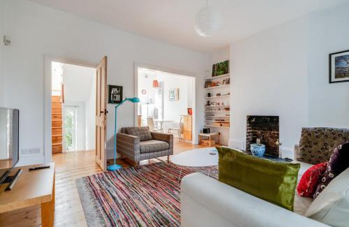 Haverstock Casa | Bright Two Bedroom Apartment Near Vibrant Camden Town