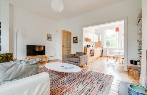 Haverstock Casa | Bright Two Bedroom Apartment Near Vibrant Camden Town