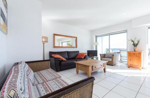 Pointe Croisette Apartamento | Bright two bedroomed apartment on the beach in Cannes with huge terrace with fabulous sea views - 2001
