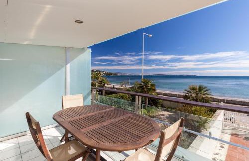 Pointe Croisette Apartamento | Bright two bedroomed apartment on the beach in Cannes with huge terrace with fabulous sea views - 2001