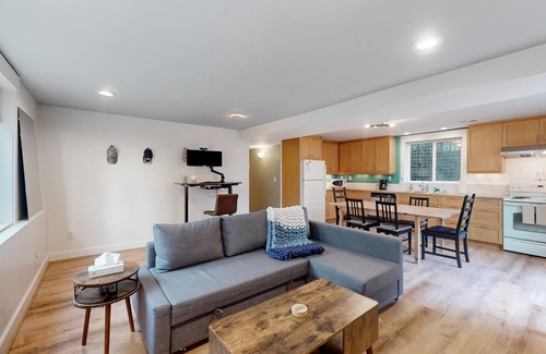 Green Lake Casa | Bright, updated duplex with rear garden & Green Lake around the corner