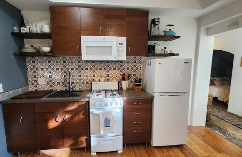 Elysian Heights Apartamento | Bright Urban Apartment + Large Patio