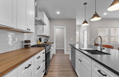 The Gate Casa | Bright Urban Comfort | JZ Vacation Rentals