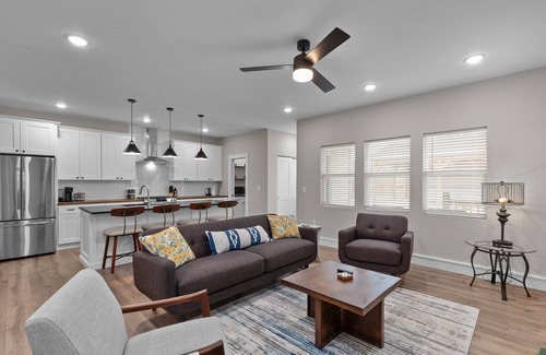 The Gate Casa | Bright Urban Comfort | JZ Vacation Rentals