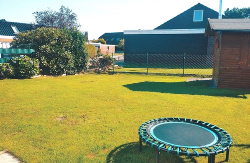 Berumbur Apartamento | Bright vacation apartment near bathing lake with garden. Family and pet friendly!