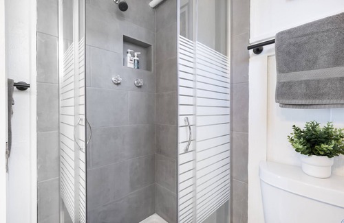 Adams Point Apartamento | Bright Vintage Oakland Studio