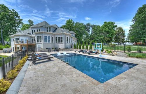 Denver Casa | Bright Water Cove Priv DockBoat Ramp Waterfront Saltwater Pool AvantStay