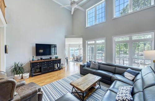 Denver Casa | Bright Water Cove Priv DockBoat Ramp Waterfront Saltwater Pool AvantStay