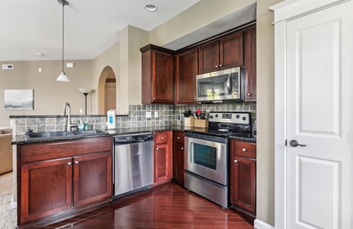 West Linn Casa | Bright West Linn 2BR w/ Free Parking & In-Unit W/D, by Blueground