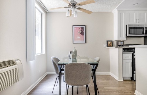 Westwood Apartamento | Bright Westwood 1BR w/ Gym, Pool & Spa, close to UCLA, by Blueground